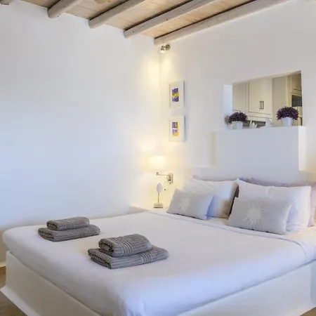 Yasmina Villa Tourlos