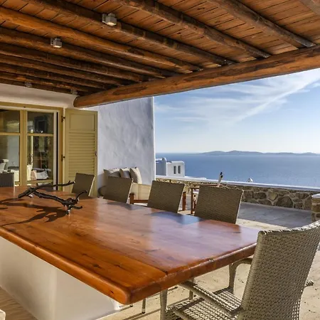 Yasmina Villa *