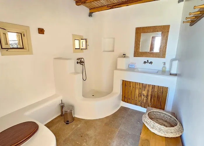 Yasmina Βίλα Τούρλος