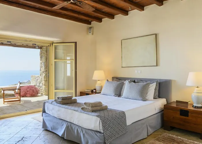 Yasmina تورلوس